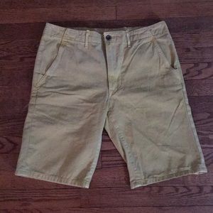 Levi’s Yellow Chino Shorts Men’s Size 32